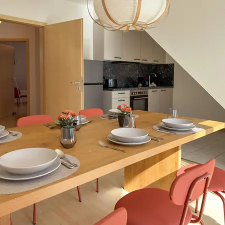 Team & Airport Munich Apartment *